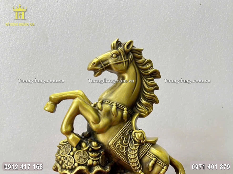 Từng họa tiết hoa văn được chạm khắc sắc nét